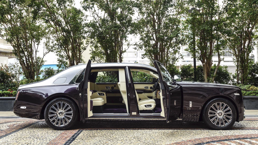 Rolls-Royce Phantom bị tịch thu do có chất liệu nội thất từ da cá sấu 