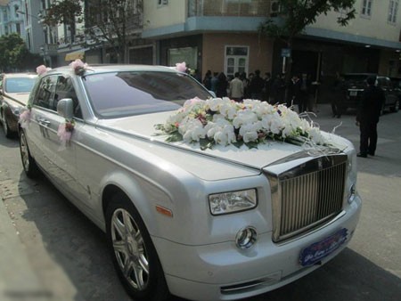 Đại gia Thái Bình khoe đám cưới toàn siêu xe
