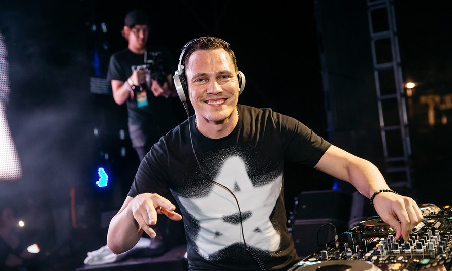 'Huyền thoại DJ’ Tiësto biểu diễn tại lễ hội EDM lớn nhất Việt Nam