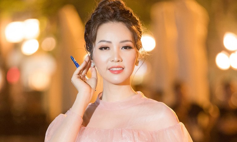 Á hậu Thuỵ Vân: Từ MC đình đám của VTV đến giám khảo Hoa hậu Việt Nam 2020