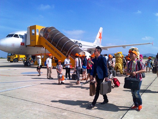  Du khách đến Đà lạt bằng đường hàng không 