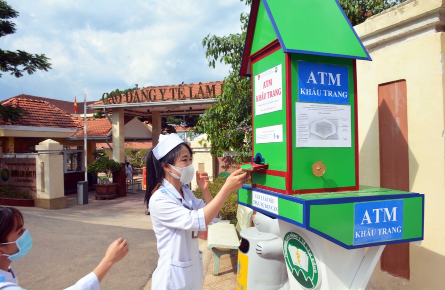 "ATM" khẩu trang tại Đà Lạt