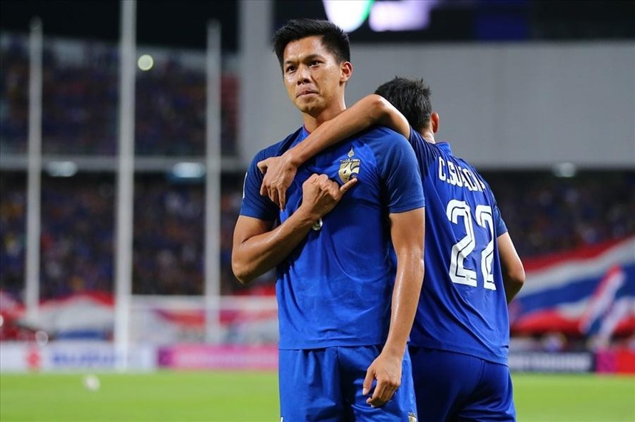 Từ chối ĐTQG vì chấn thương, cầu thủ Thái Lan vẫn ra sân đá ầm ầm cho CLB