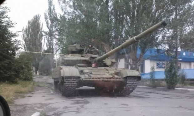 Ukraine tố xe tăng Nga vượt qua biên giới