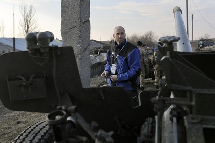 Quan sát viên OSCE xác nhận các bên xung đột rút vũ khí hạng nặng ra khỏi vùng chiến sự