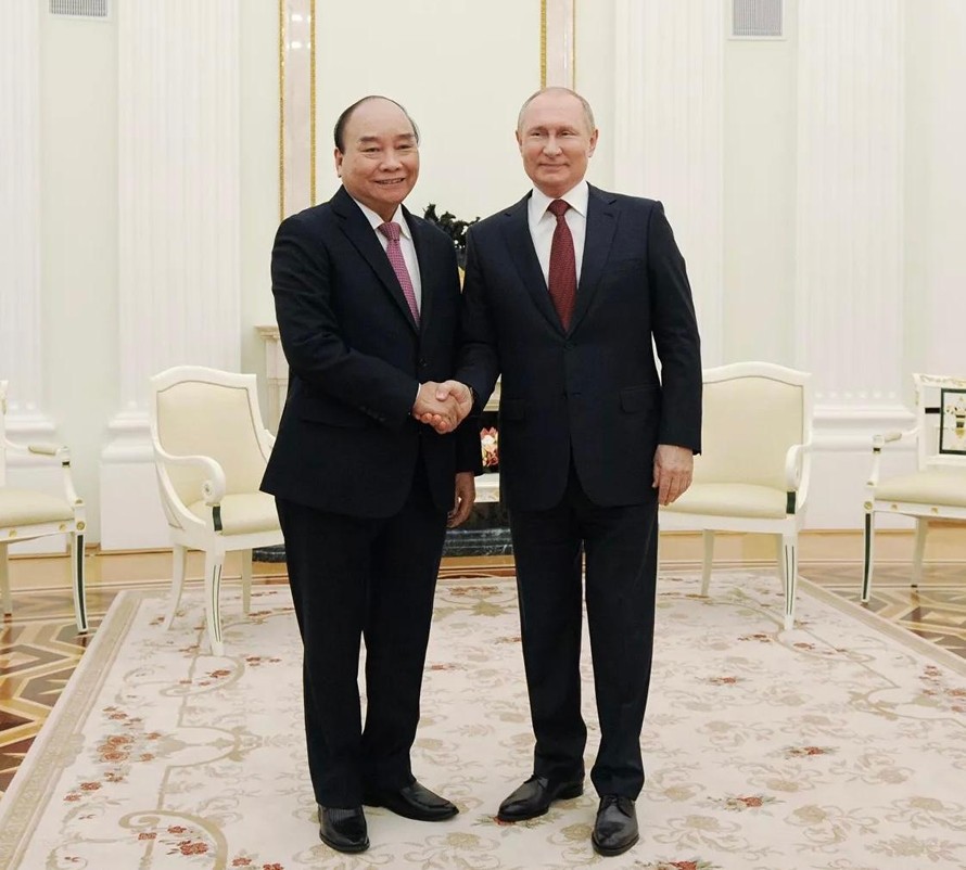 Chủ tịch nước Nguyễn Xuân Phúc và Tổng thống Nga Vladimir Putin trong cuộc gặp ngày 30/11. (Ảnh: Sputnik)