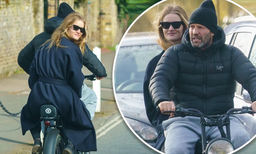 'Người vận chuyển' Jason Statham đèo bạn gái bằng xe đạp điện trên phố gây chú ý