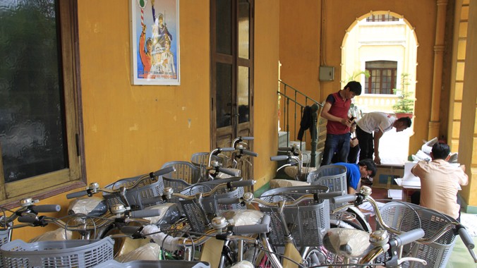 Những chiếc xe đạp sẽ được mang ra tặng các em nhỏ đang sinh sống trên quần đảo Trường Sa Ảnh: Trường Phong.