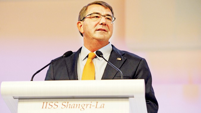Tại Đối thoại Shangri-La ngày 30/5, Bộ trưởng Quốc phòng Mỹ Ashton Carter khẳng định, hành động của Trung Quốc trên biển Đông đang vượt ra ngoài chuẩn mực quốc tế và khu vực. Ảnh: IISS.