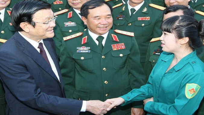 Chủ tịch nước Trương Tấn Sang gặp gỡ, động viên Trần Thị Tuyết Mai và các đại biểu ưu tú về dự Đại hội thi đua Quyết thắng toàn quân lần thứ IX.