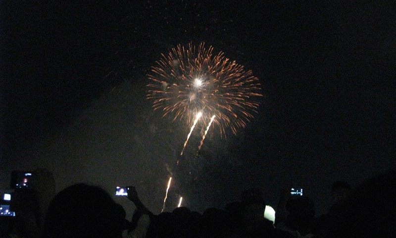 Đà Nẵng bắn pháo hoa trên biển chào năm mới