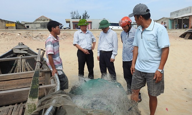 Tấm lưới cũ thành “mới” sau khi thả xuống đáy biển của ngư dân Quảng Bình.