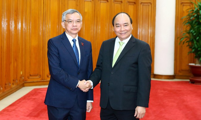 Thủ tướng Nguyễn Xuân Phúc tiếp Bộ trưởng Tài nguyên và Môi trường Lào Sommad Pholsena. Ảnh: TTXVN.