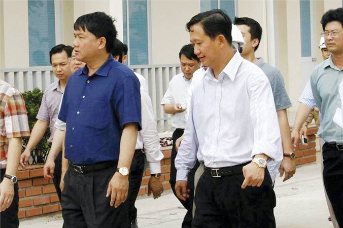 Các ông Đinh La Thăng (áo sẫm màu), Trịnh Xuân Thanh trong một chuyến công tác tại dự án Thái Bình 2.