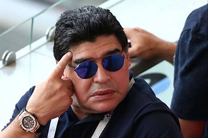 Maradona xin lỗi FIFA vì chỉ trích trọng tài là 'kẻ cướp'
