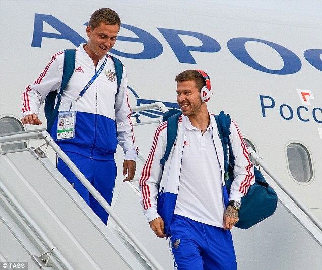 Các cầu thủ Nga đến Sochi để chuẩn bị cho trận tứ kết.