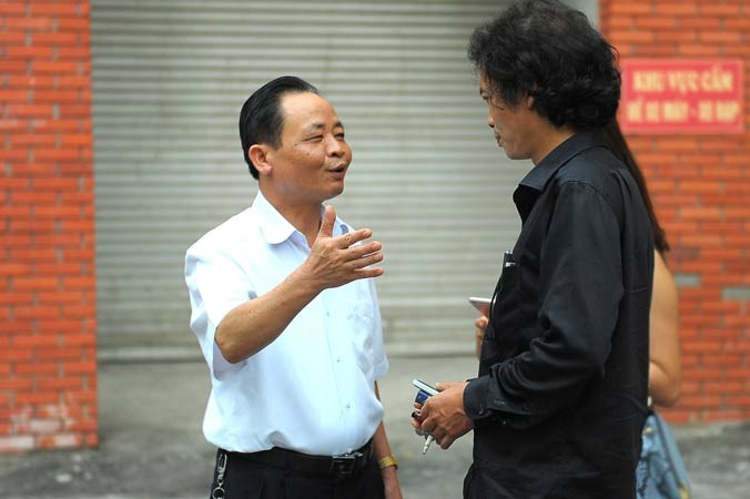 Giám đốc Sở GD&ÐT Hà Giang Vũ Văn Sử trao đổi với phóng viên Tiền Phong .