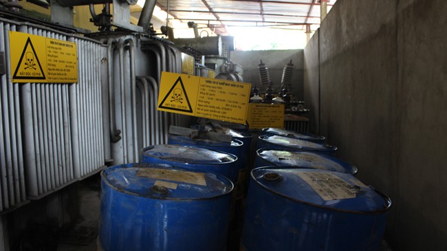Một số lượng lớn dầu chứa PCB đang được lưu giữ tại Quảng Ninh. Ảnh: Nguyễn Hoài