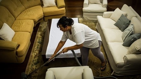 Nữ giúp việc ở UAE chạy trốn ngoạn mục