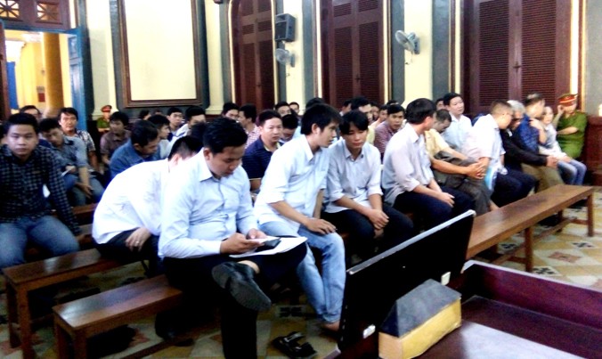 Các bị cáo tại phiên tòa ngày 24/11. Ảnh: Tân Châu