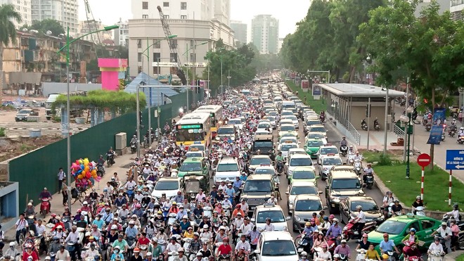 Ùn tắc giao thông đang dần trở thành nỗi ám ảnh của người dân (ảnh chụp tại đường Giảng Võ - Hà Nội). Ảnh: Như Ý
