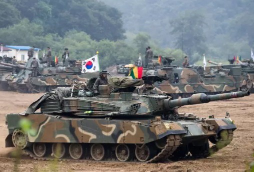 Xe tăng của Hàn Quốc tham gia cuộc diễn tập gần biên giới với Triều Tiên hồi tháng 9. Ảnh: Bloomberg.