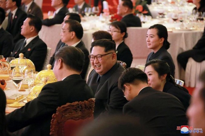 Nhà lãnh đạo Triều Tiên Kim Jong-un tại tiệc chiêu đãi với Chủ tịch Trung Quốc Tập Cận Bình tại Bắc Kinh hồi tháng 3. Ảnh: KCNA.