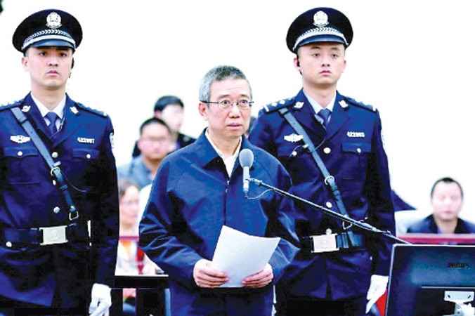 Phó Bí thư Tứ Xuyên Lý Xuân Thành hầu tòa.