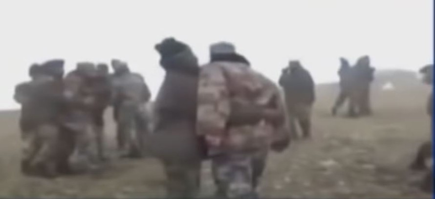Hình ảnh một vụ đụng độ giữa binh lính Trung Quốc và Ấn Độ trên biên giới (ảnh cắt từ video của India Today) 