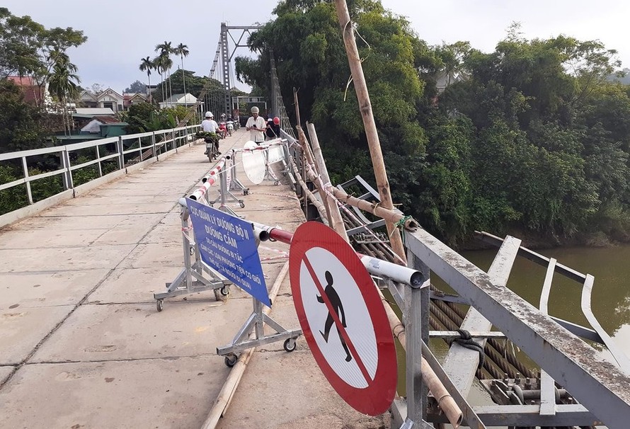 Cầu treo sông Giăng xuống cấp nghiêm trọng