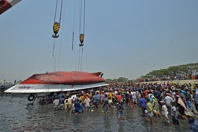 Bangladesh: Chìm tàu trên sông rác, 26 người tử vong