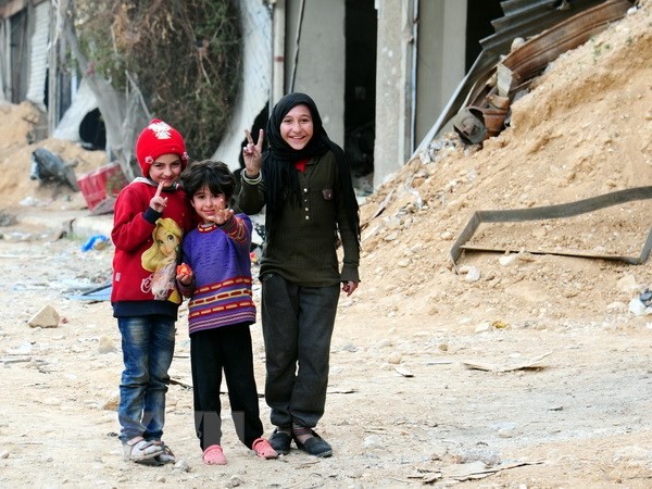 Niềm vui của trẻ em Syria khi khu vực Harasta, Đông Ghouta được giải phóng.