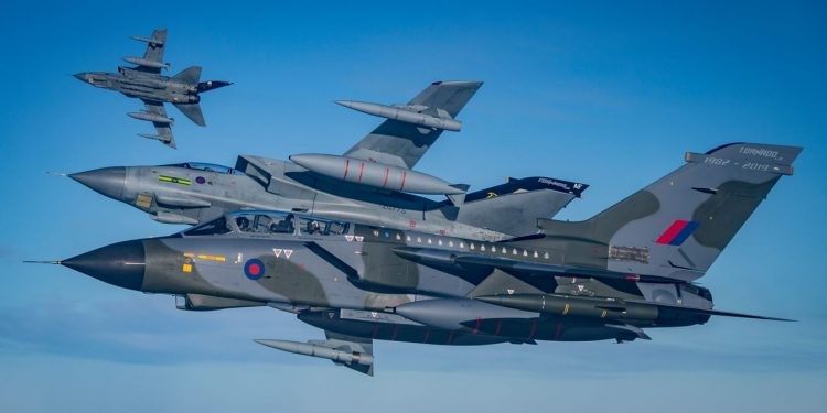 Máy bay Tornado sẽ "nghỉ hưu" sau 40 năm phục vụ trong Không quân Anh