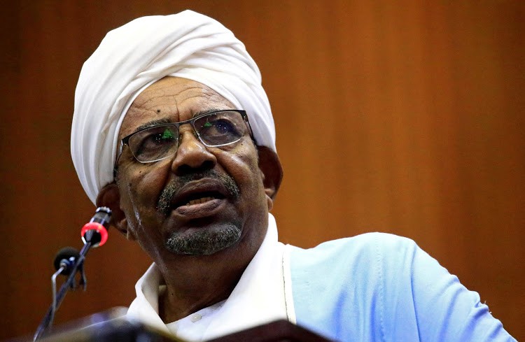 Tổng thống Sudan Omar al-Bashir, người đã nắm quyền lãnh đạo đất nước gần ba thập kỷ, vừa bất ngờ tuyên bố từ chức