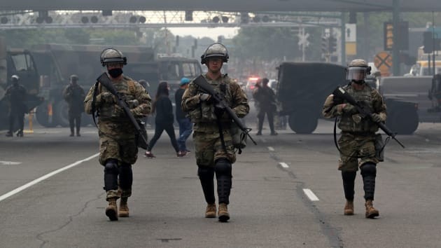 Vệ binh Quốc gia Mỹ dương tính virus SARS-CoV-2 khi đối phó biểu tình