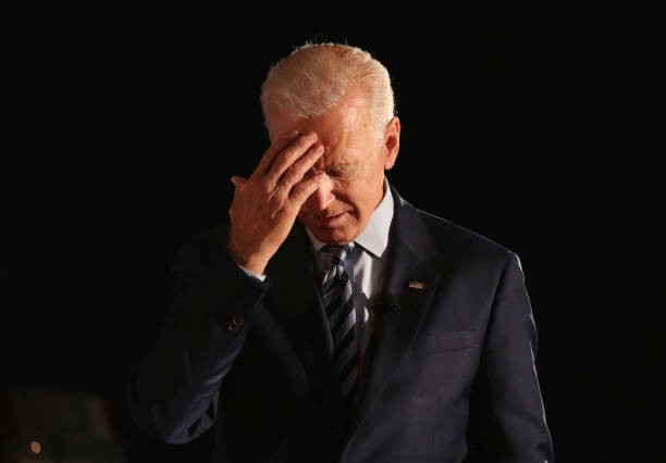'Cơn ác mộng' COVID-19 của ông Biden