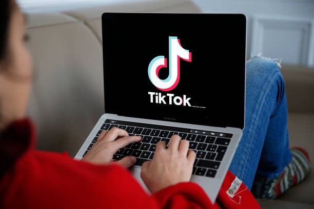 Italy: Bé gái 10 tuổi chết não vì thử thách TikTok