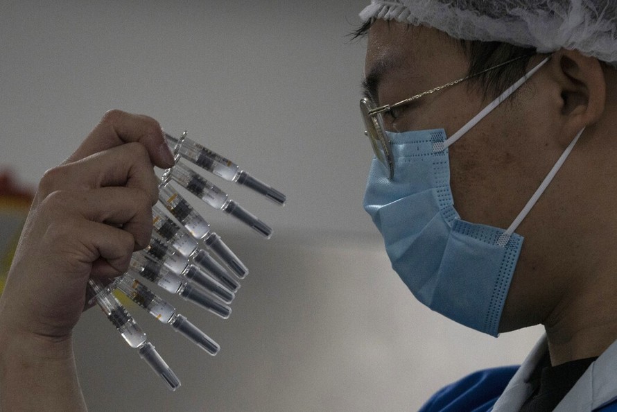 Trung Quốc phê duyệt thêm hai vắc-xin COVID-19