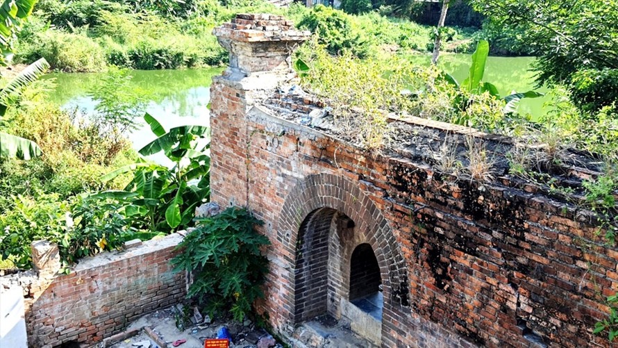 Chiếc cổng cổ độc đáo cạnh Đông thành Thủy quan “phát lộ” ngay sau di dời Thượng thành Huế