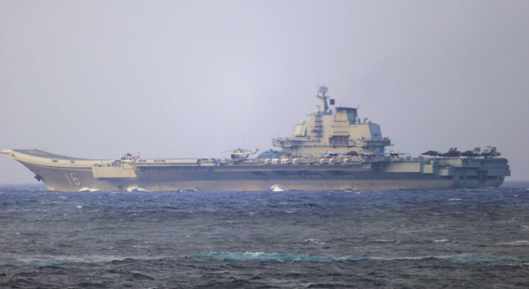 Tàu sân bay Liêu Ninh đi qua eo biển Miyako cuối tuần quaẢnh: BQP Nhật 