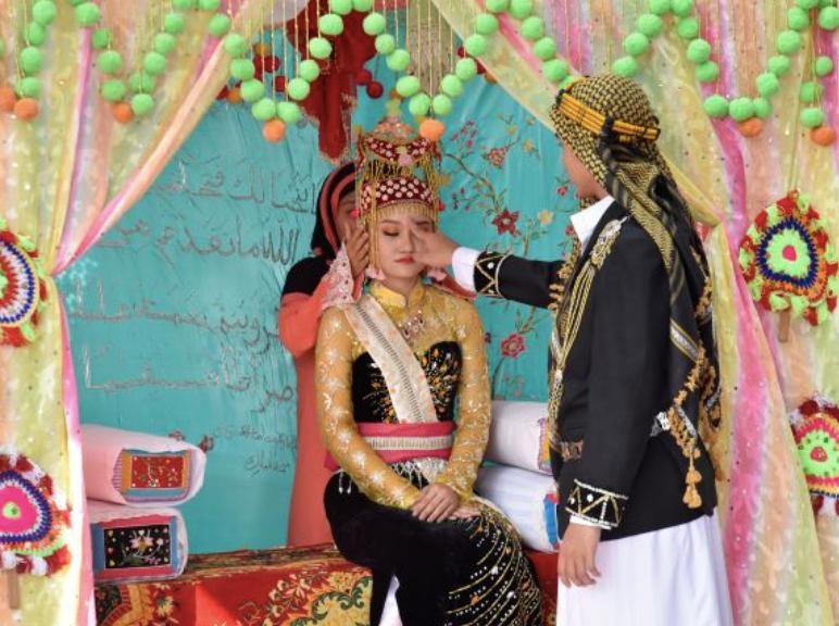 Lễ cưới của người Chăm Islam vùng Nam Bộ vừa giữ được nét truyền thống xa xưa vừa có sự ảnh hưởng của văn hóa Hồi giáo