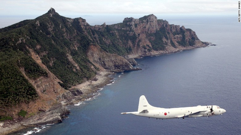Một máy bay quân sự Nhật Bản bay qua quần đảo Senkaku/Điếu Ngư