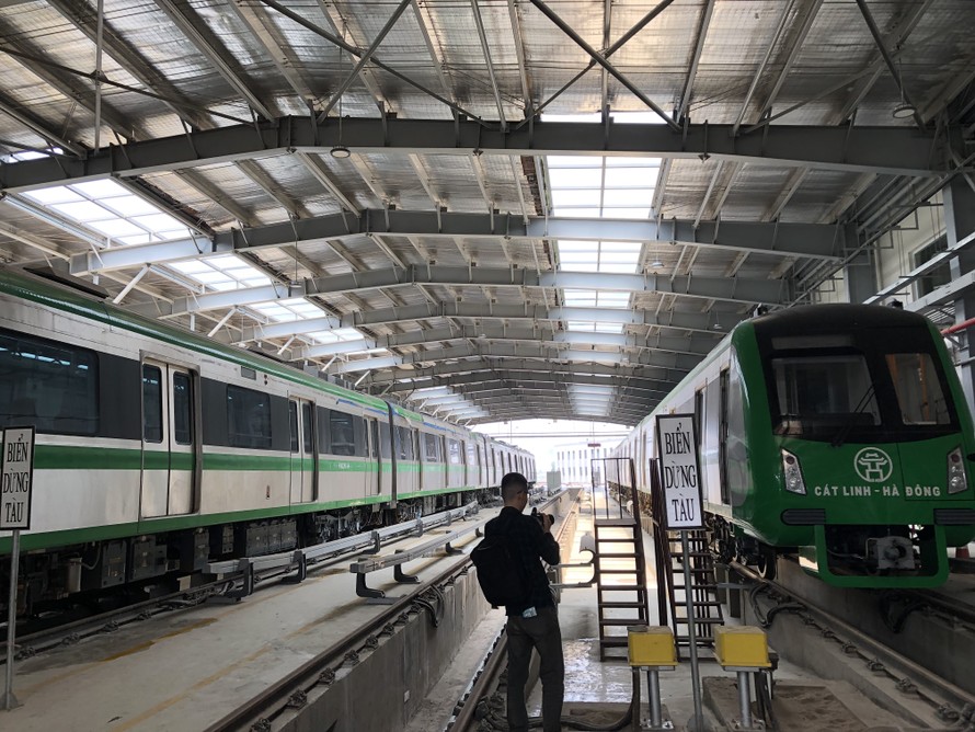 Các đoàn tàu đường sắt đô thị Cát Linh-Hà Đông chủ yếu nằm trong khu ga depot, ít khi hoạt động trừ một số lần chạy thử. Ảnh: Thái An 