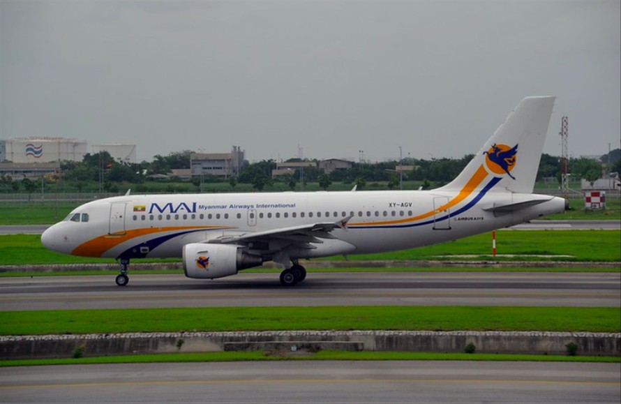 Một chiếc máy bay của Myanmar Airlines được cho là vận chuyển người và hàng hoá từ Côn Minh đến Yangon trong những ngày gần đây. Ảnh: Twitter
