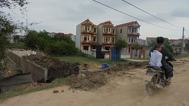 Các công trình xây dựng trên đất nông nghiệp tại thôn Thu Thủy, xã Xuân Thu, Sóc Sơn. ảnh: Nguyễn Thắng