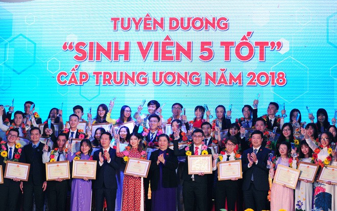 190 sinh viên vinh dự nhận danh hiệu Sinh viên 5 tốt cấp Trung ương năm 2018. ảnh: Xuân Tùng 