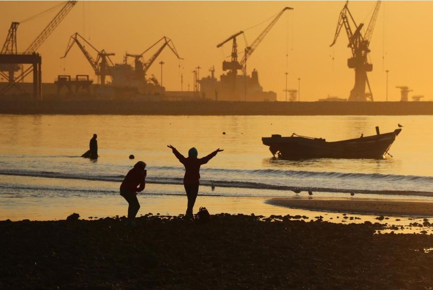 Cảnh buổi sớm ở cảng xuất khẩu Tần Hoàng Đảo, tỉnh Hà Bắc. Ảnh: Reuters