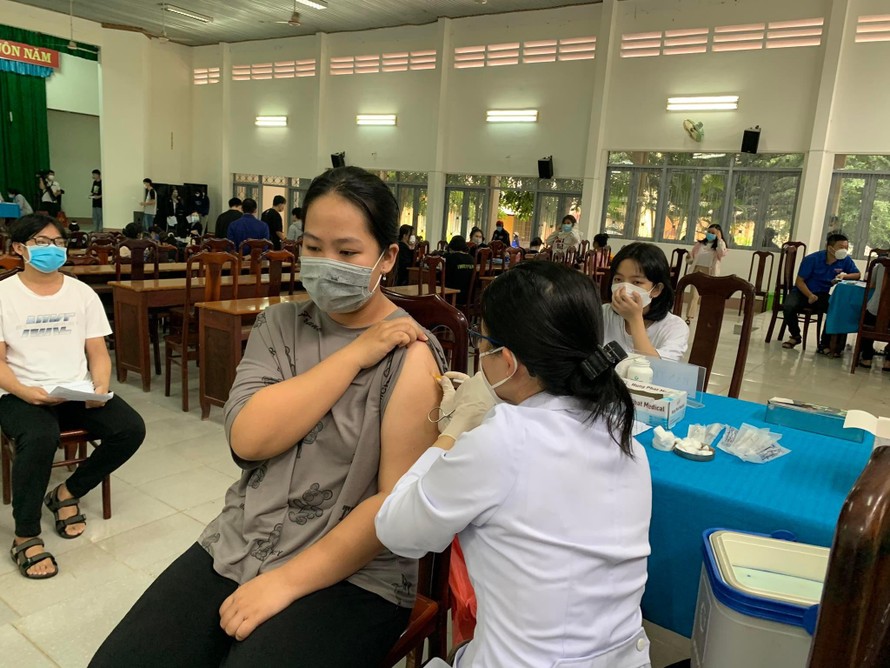 Học sinh TP. Buôn Ma Thuột được tiêm vắc xin phòng COVID-19