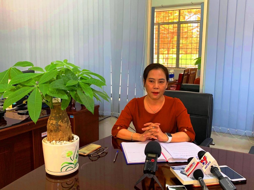 Bà Huỳnh Thị Kim Huệ, Hiệu trưởng trường THPT Chu Văn An