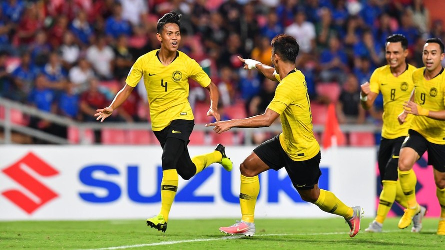 Tuyển Malaysia đã hòa Thái Lan 2-2 ở Rajamangala để tiến vào chung kết AFF Cup 2018 bằng luật bàn thắng sân khách
